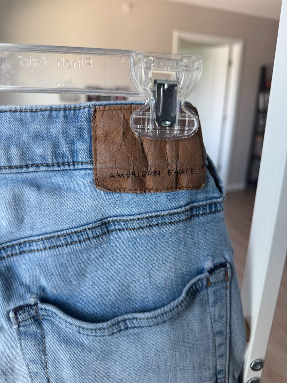 American Eagle Athletic Fit Light Wash Men's Jeans - Size 31x30 👖 - Picture 8 of 9